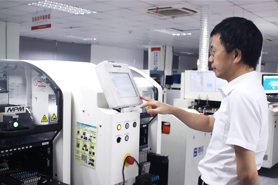 宝安日报报道：云顶集团公司顾伟 三十载初心不改 深耕LED显示屏研发