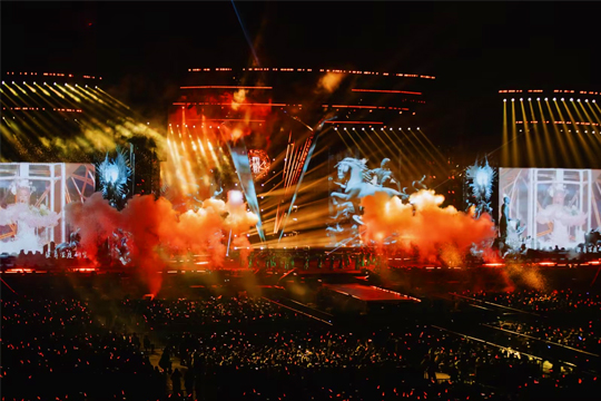舞美再升级，解锁全新LOOK！云顶集团LED透明屏点燃张韶涵上海演唱会